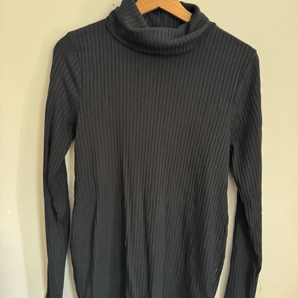 A Pea in the Pod Black Ribbed Turtleneck Maternity Top - Size Large - Picture 2 of 3